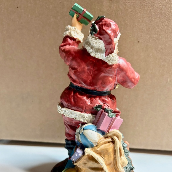Vintage Santa with Bag of Toys Resin Figurine.. - Picture 3 of 5